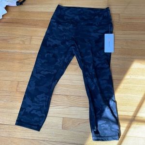 Hey Nuts NWT camo yoga crop